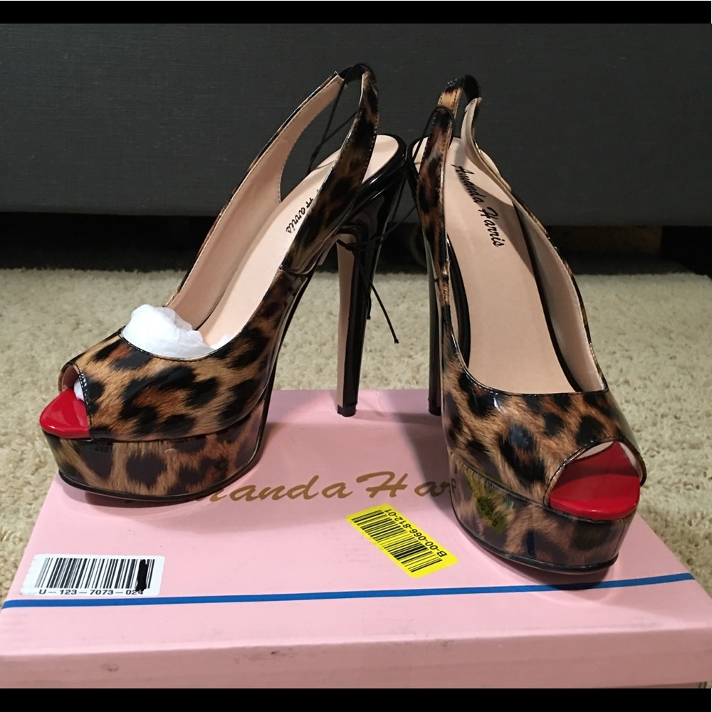 Gorgeous leopard print stiletto pumps